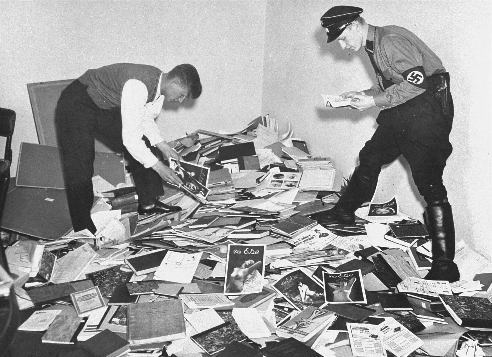 Nationalsozialisten zerstören das Archiv von Magnus Hirschfeld und vom Institut für Sexualwissenschaften, 6. Mai 1933 | © Wikipedia